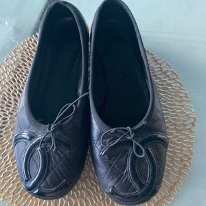 Chanel Flats Rue Cambon CC Sz 35 Authentic